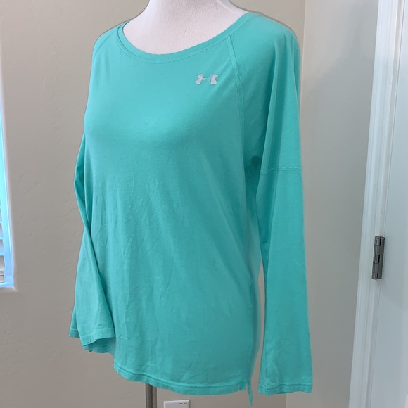 UNDER ARMOUR SIZE MEDIUM SUPER SOFT LONG SLEEVE TOP - Picture 3 of 6